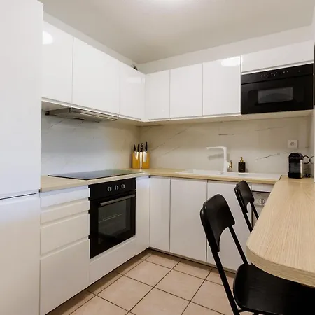Apartment T3 Avec Terrasse, Parking & Piscine - Proche Plages Et Randos - Le Merou Hyeres